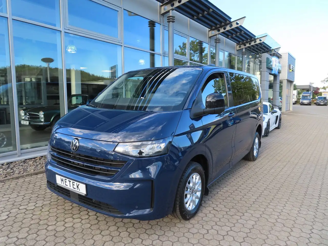 Volkswagen T7 Caravelle Life 2.0 TDI 110 kW KR NAVI AHK