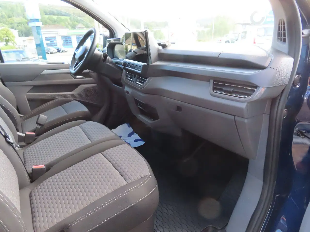 Volkswagen T7 Caravelle Life 2.0 TDI 110 kW KR NAVI AHK, миниатюра 18
