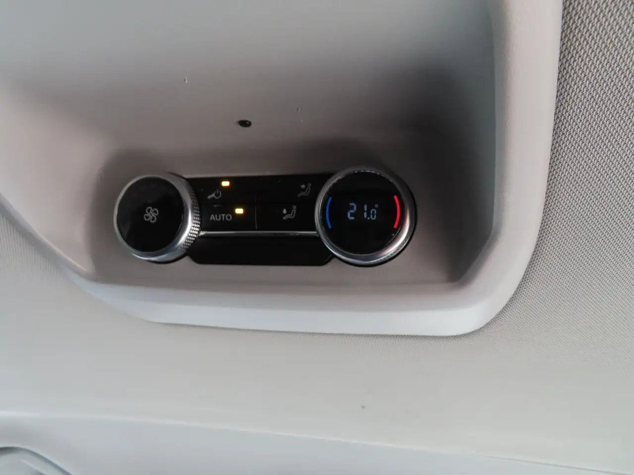 Volkswagen T7 Caravelle Life 2.0 TDI 110 kW KR NAVI AHK, миниатюра 7