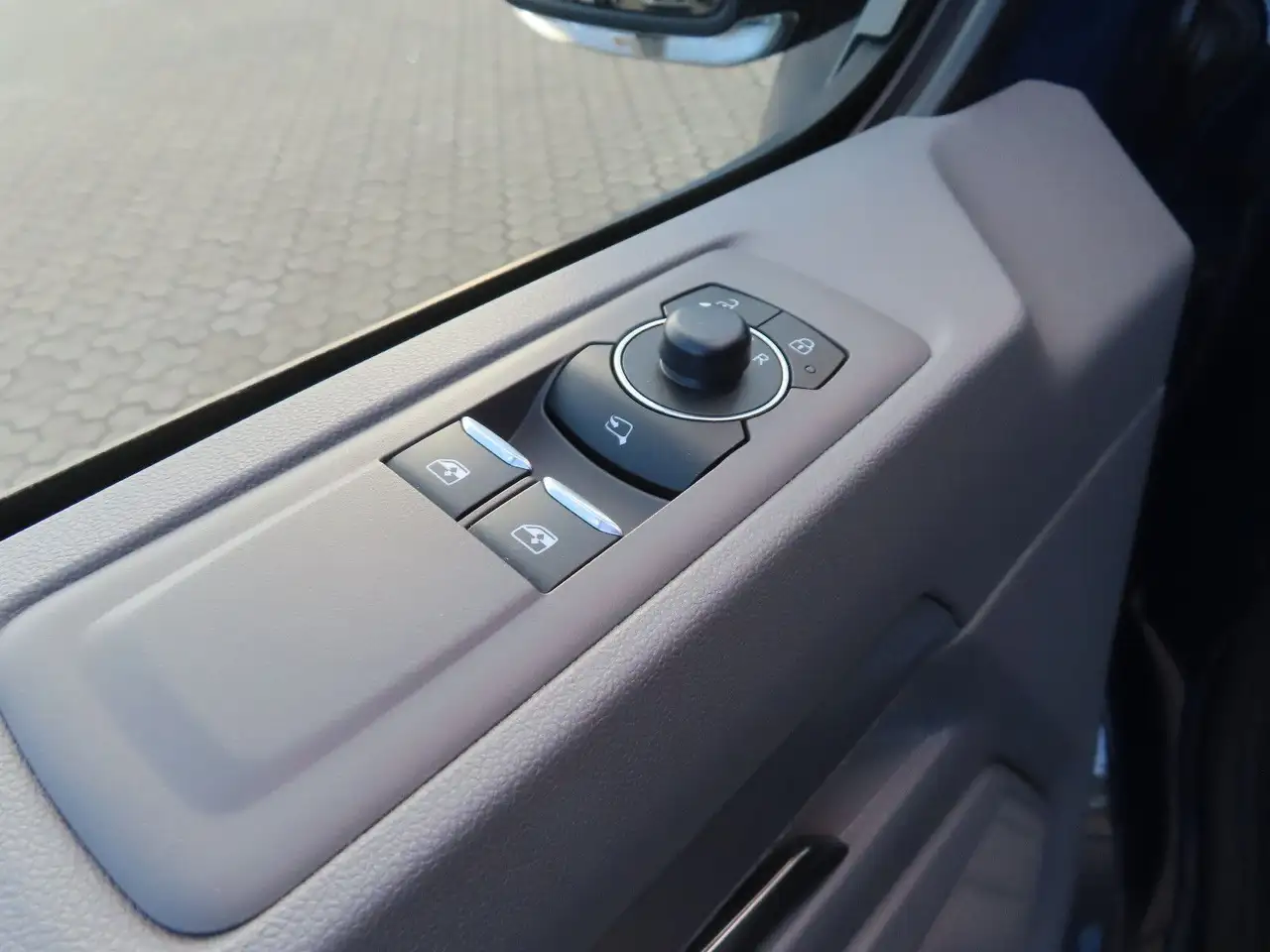 Volkswagen T7 Caravelle Life 2.0 TDI 110 kW KR NAVI AHK, миниатюра 16