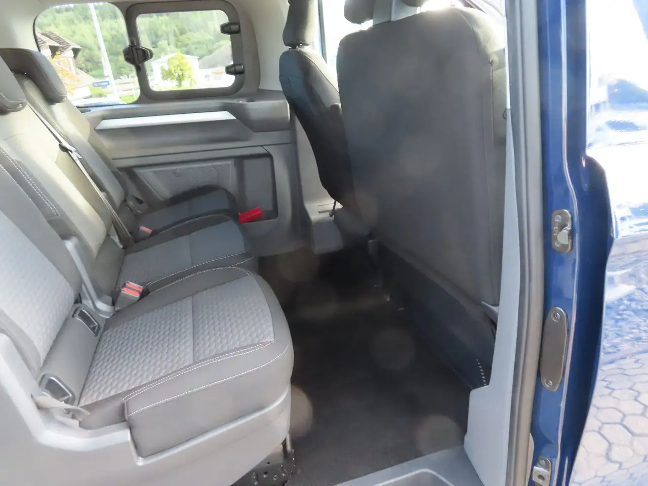 Volkswagen T7 Caravelle Life 2.0 TDI 110 kW KR NAVI AHK, миниатюра 19