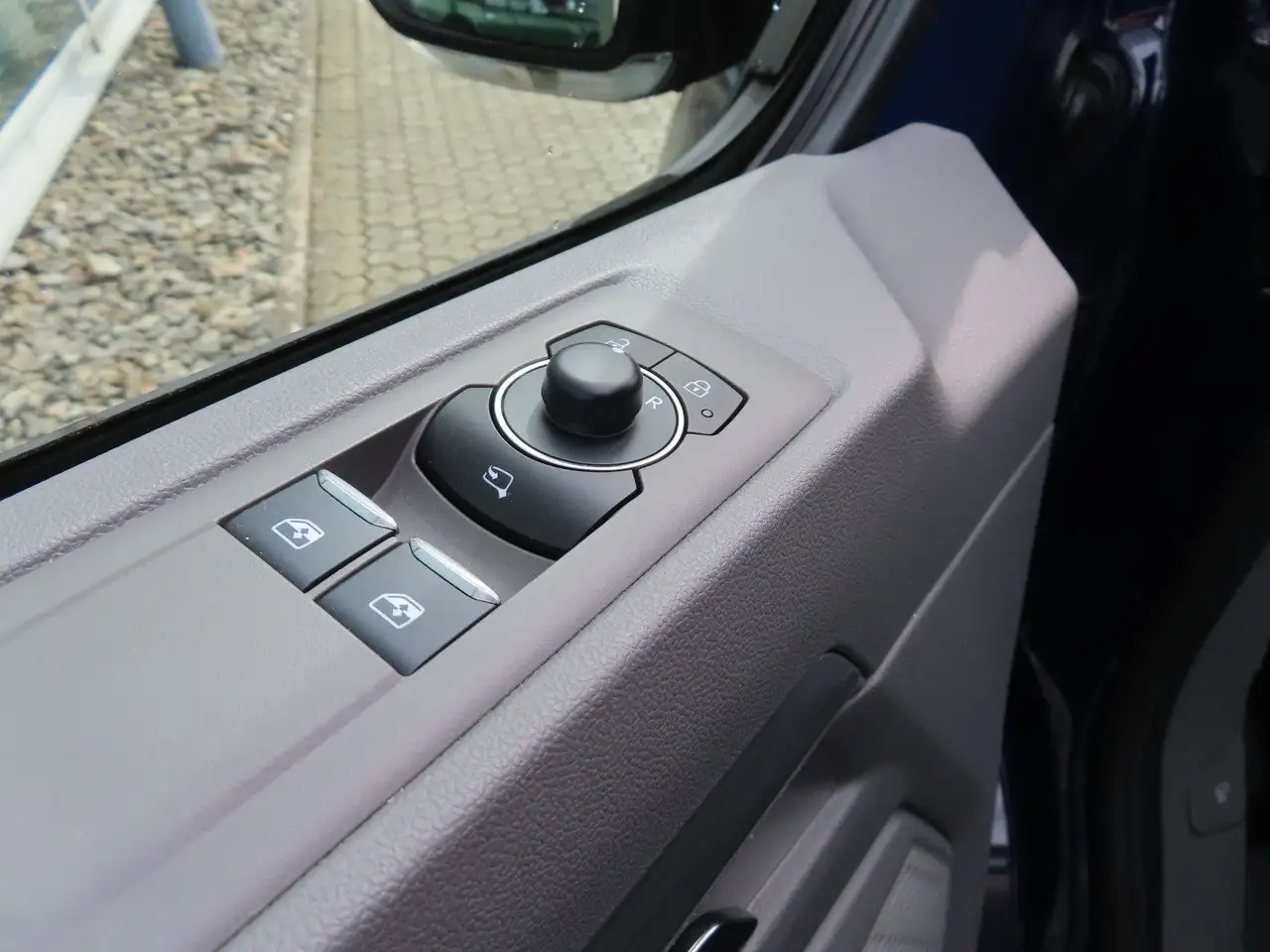 Volkswagen T7 Caravelle Life 2.0 TDI 110 kW KR NAVI AHK, миниатюра 14