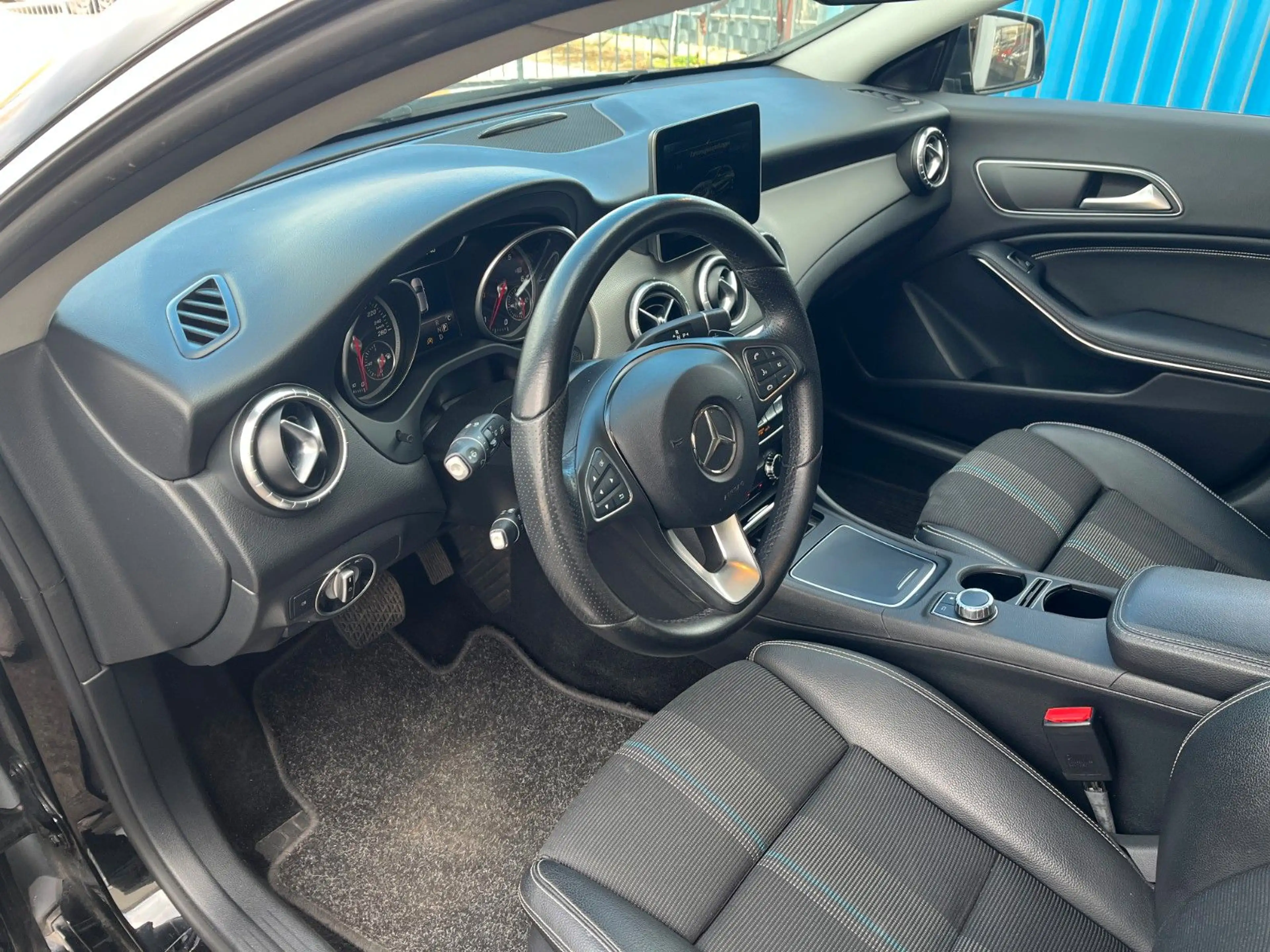 Mercedes-Benz CLA 220 Shooting Brake — photo 12
