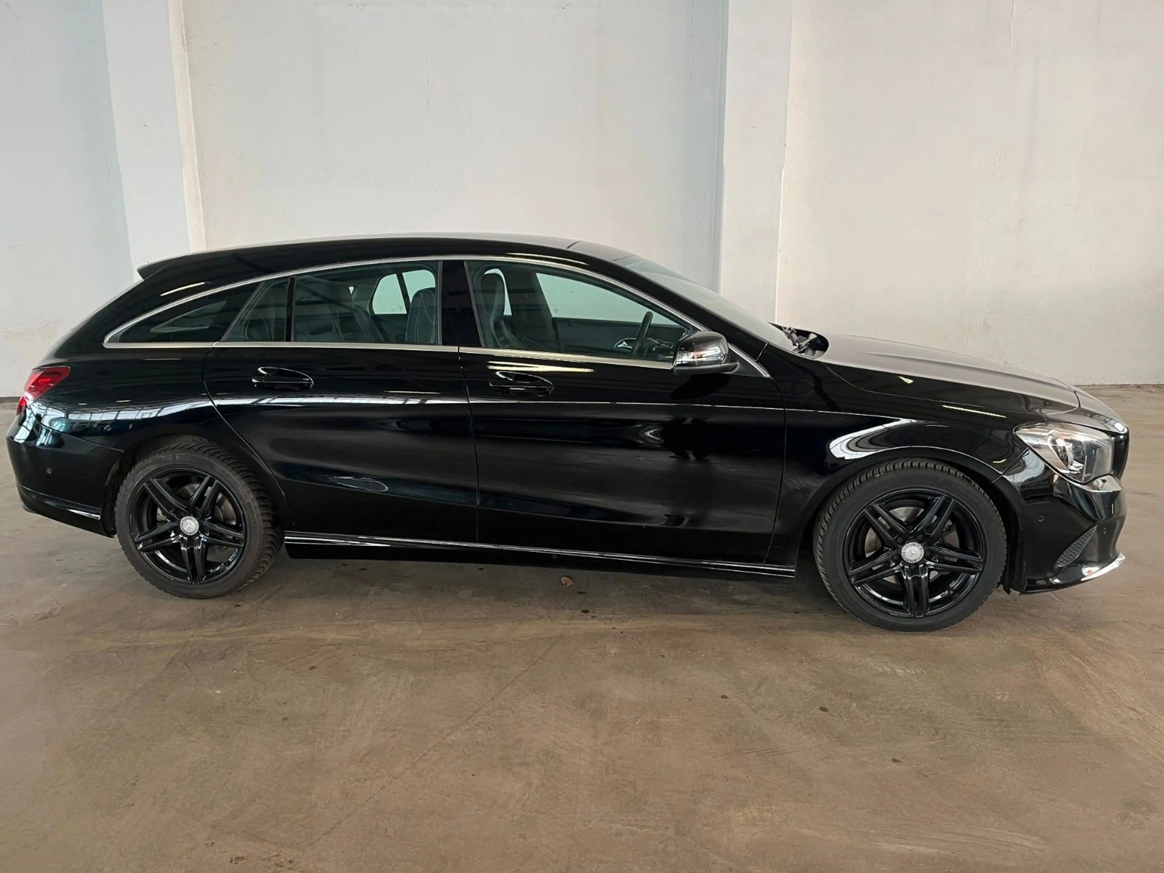 Mercedes-Benz CLA 220 Shooting Brake — photo 7
