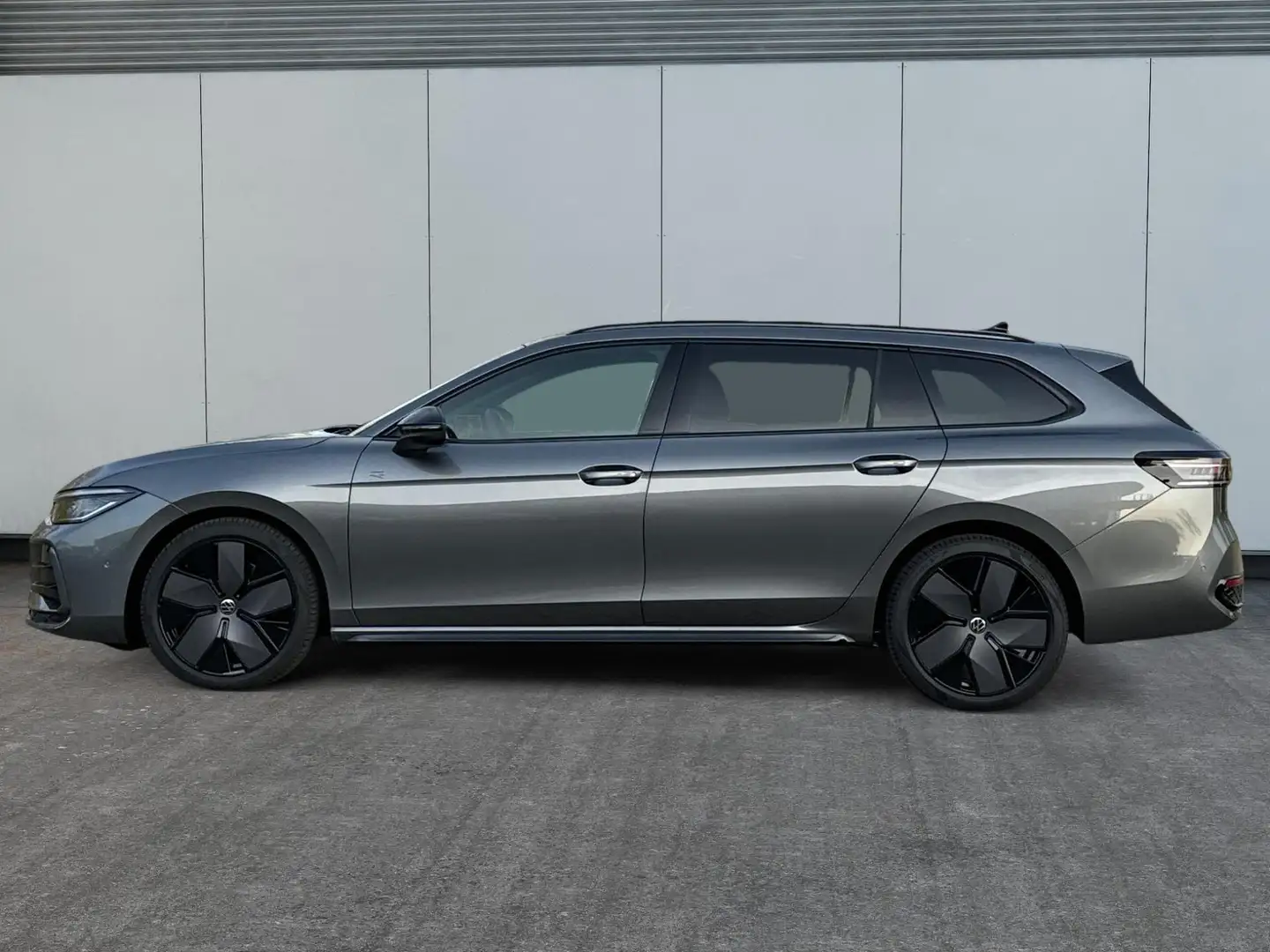 Volkswagen Passat Variant R-Line AHK+PANO+NAVI+Head-UP+Matrix-LED+ACC 2.0... Grau - 2