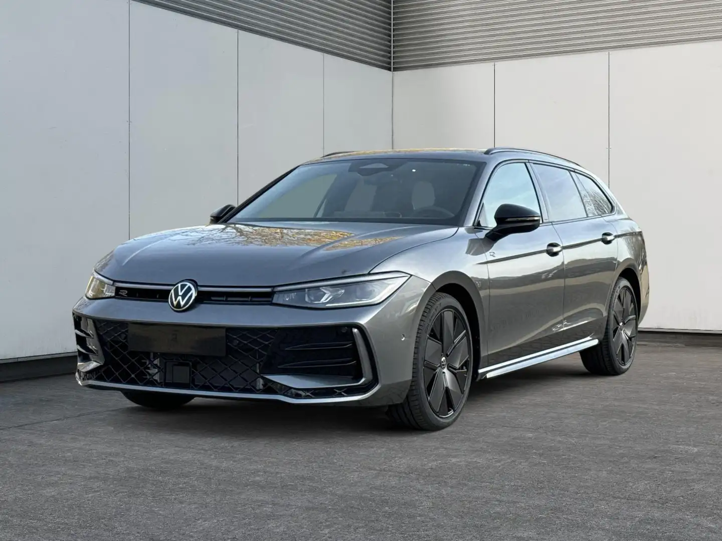 Volkswagen Passat Variant R-Line AHK+PANO+NAVI+Head-UP+Matrix-LED+ACC 2.0... Grau - 1