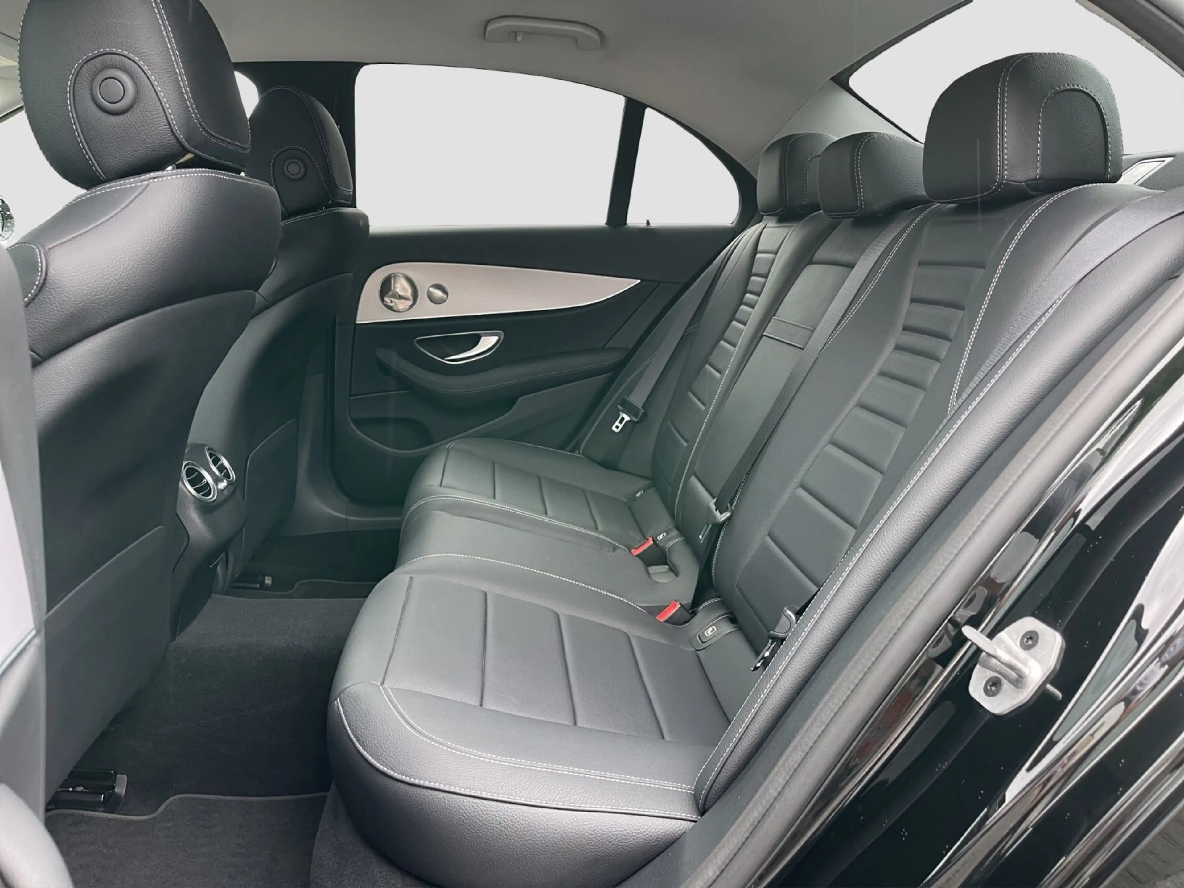 Mercedes-Benz E 400 d 4M Avantgarde/360°/HDUp/Burmester/NIGHT — photo 13