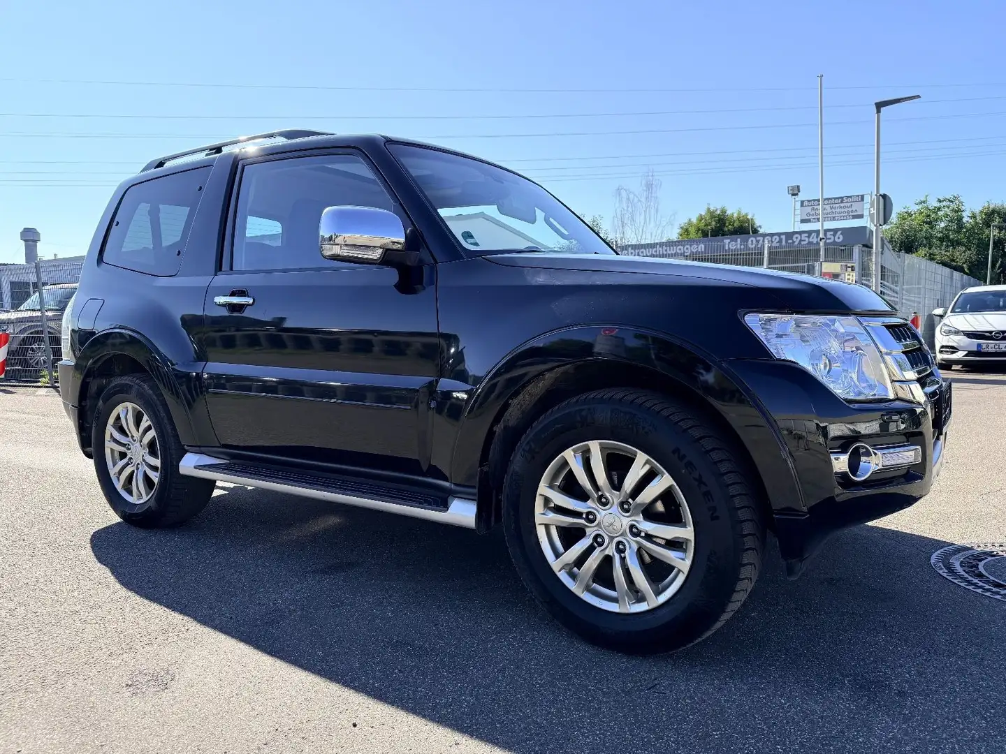 Mitsubishi Pajero 3.2 DI-D Top / 1.HAND Automatik Schwarz - 1