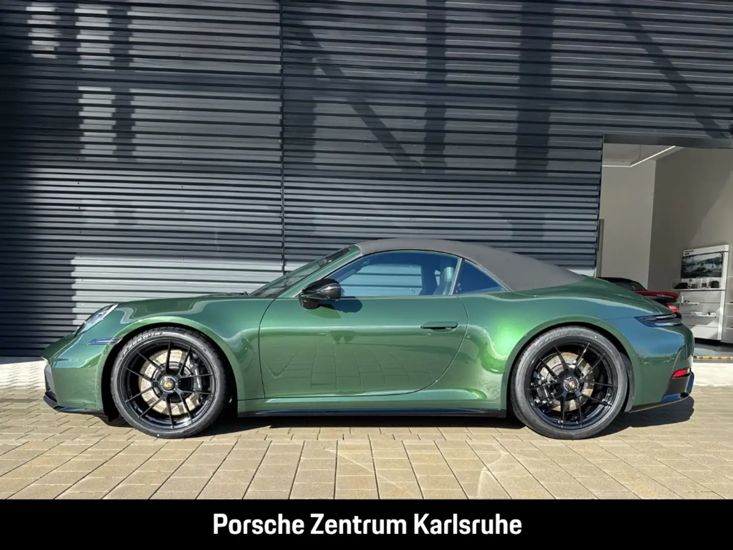 Porsche 992 911 Carrera 4 GTS Cabrio Clubleder InnoDrive Grün - 2