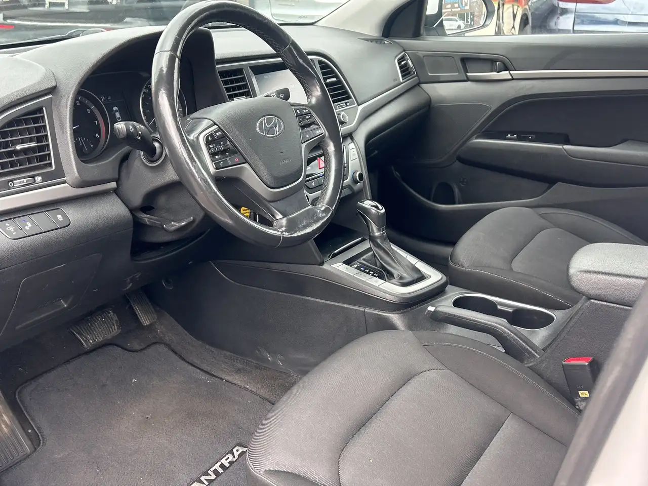 Hyundai ELANTRA снимка Hyundai ELANTRA