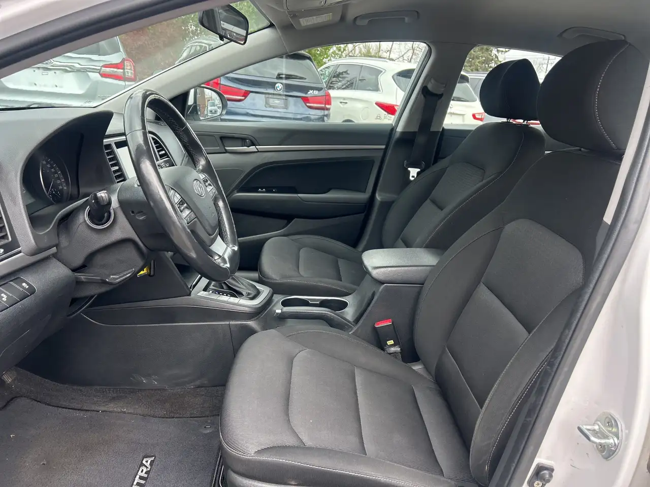 Hyundai ELANTRA снимка Hyundai ELANTRA