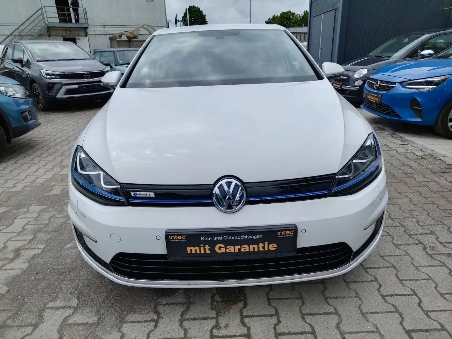 Volkswagen Golf VII Lim. e-Golf+TÜV/NEU+GARANTIE+NAVI+SHZ Weiß - 1