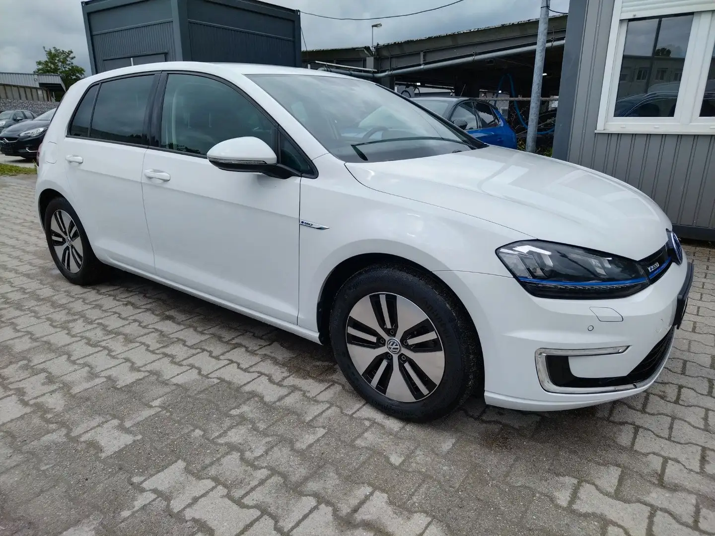 Volkswagen Golf VII Lim. e-Golf+TÜV/NEU+GARANTIE+NAVI+SHZ Weiß - 2
