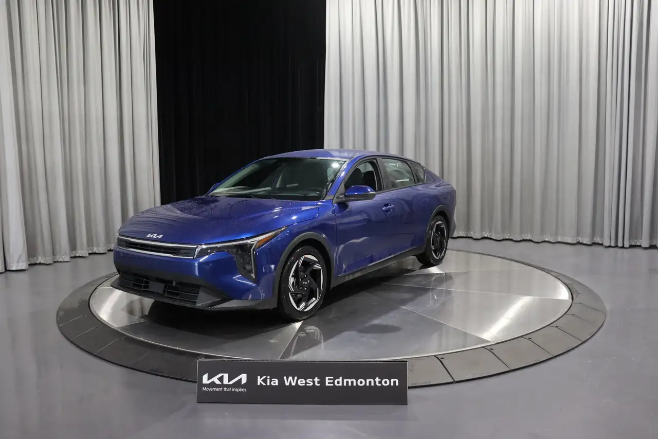Kia K4 снимка Kia K4