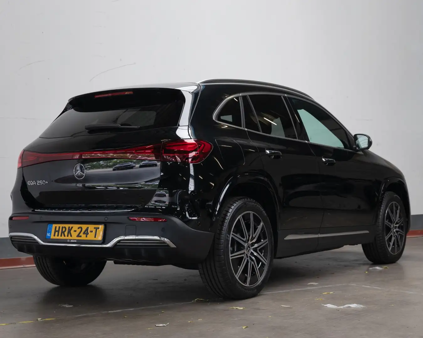 Mercedes-Benz EQA 250 250+ Business Solution AMG Zwart - 2