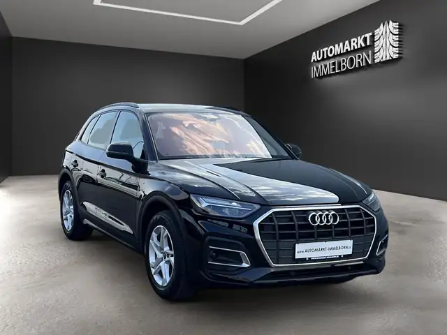 Audi Q5 view 3