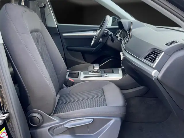 Audi Q5 view 12