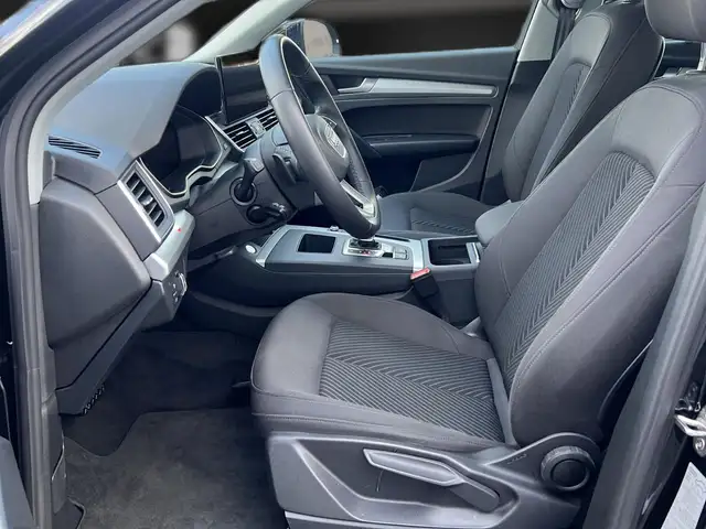 Audi Q5 view 11