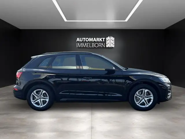 Audi Q5 view 10