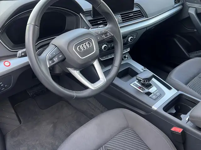 Audi Q5 view 14