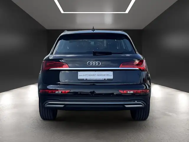 Audi Q5 view 8