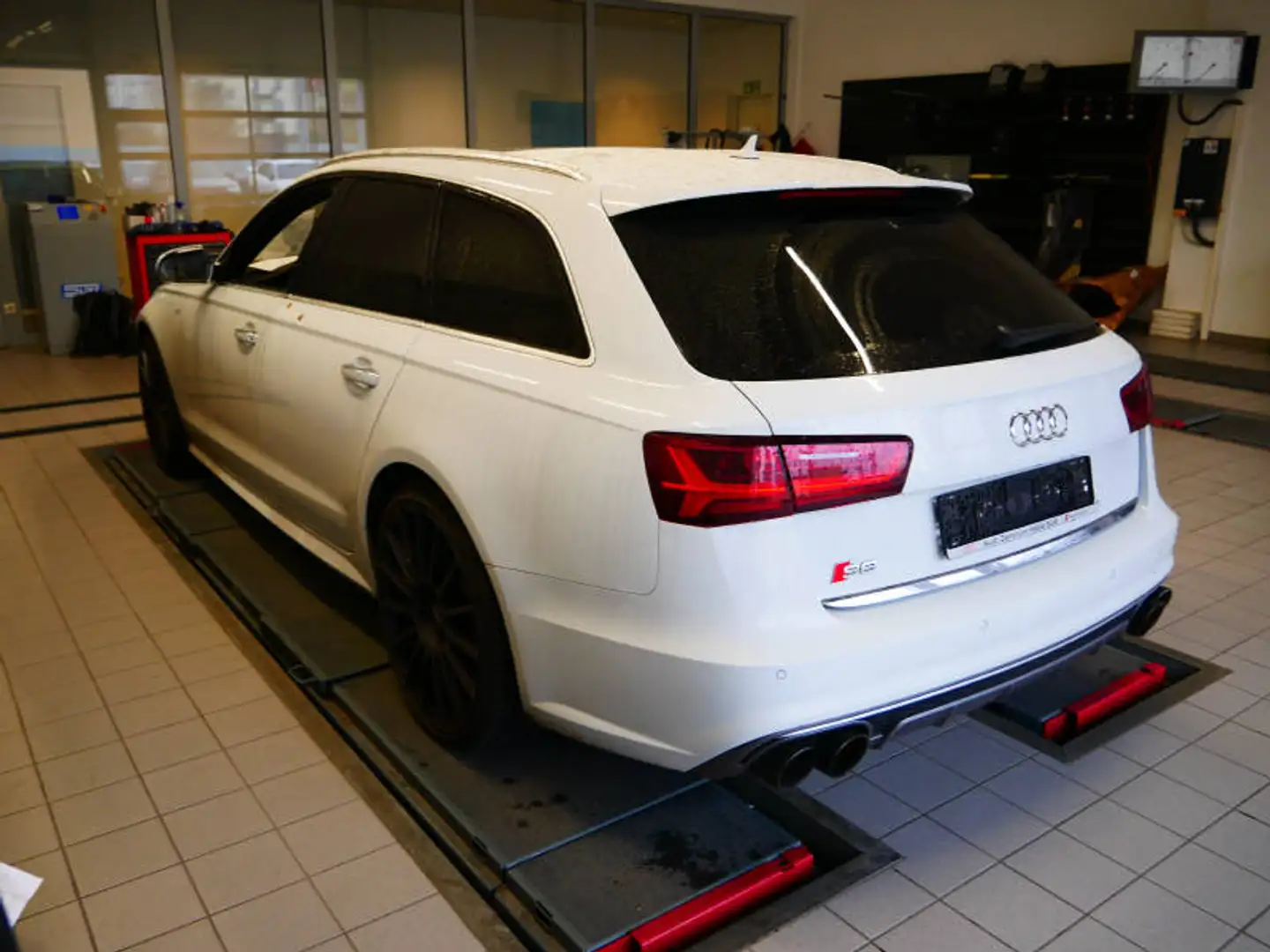 Audi S6 Avant 4.0 TFSI qu MATRIX S-SITZ BOSE PANO HuD Wit - 2