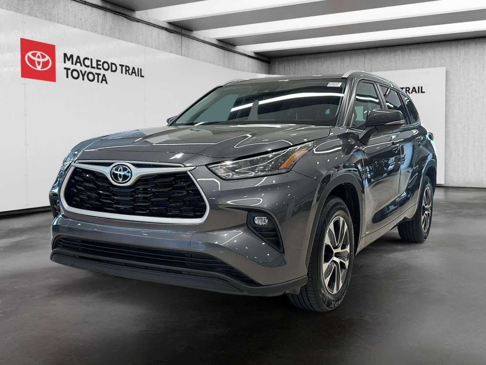 2025 Toyota Highlander Hybrid XLE AWD | No Accidents | 8-Pass, Leather, S