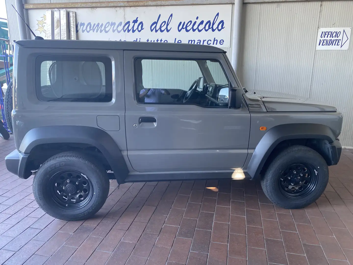 Suzuki Jimny Jimny IV 2018 1.5 Pro 4wd allgrip Grijs - 2