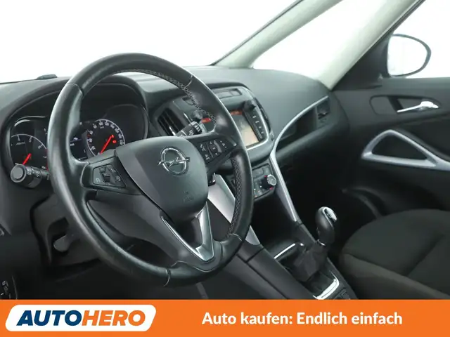 Opel Zafira Tourer view 11