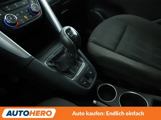 Opel Zafira Tourer view 25