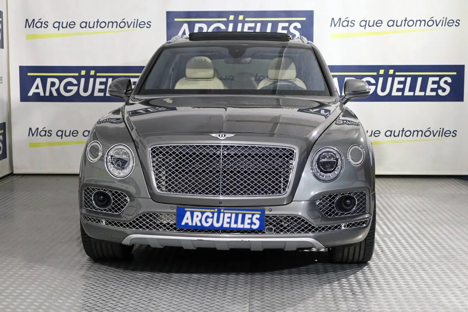 Bentley Bentayga 6.0 W12 Mulliner 608cv Gris - 2