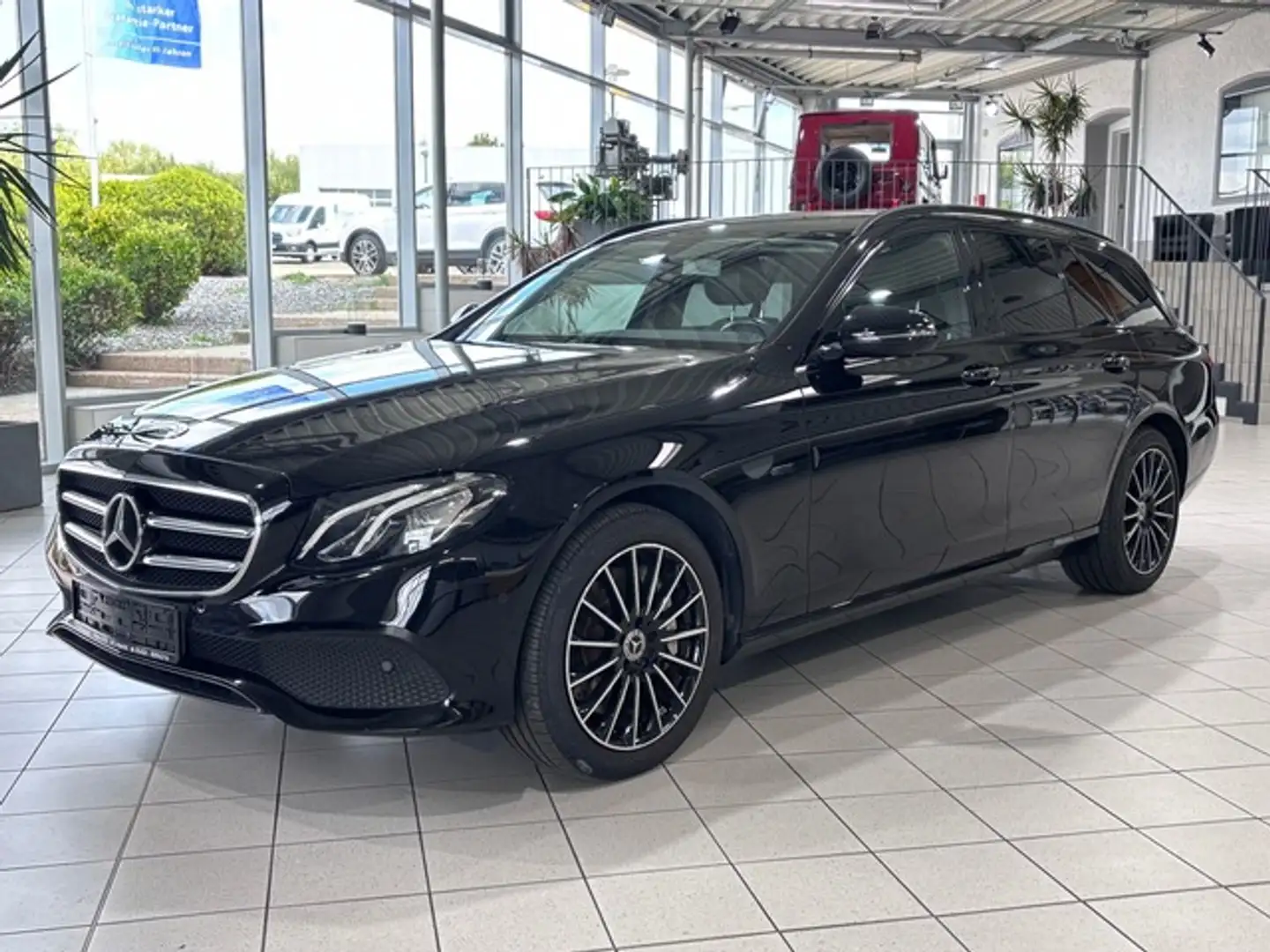 Mercedes-Benz E 300 de Schwarz - 2