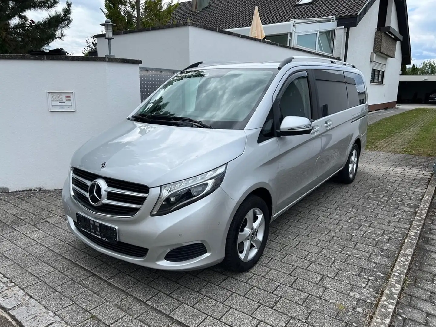 Mercedes-Benz V 250 4MATIC lang -ACC-STHZ-LED-AHK-BURMESTER-2xSCHIEBE- Grau - 2