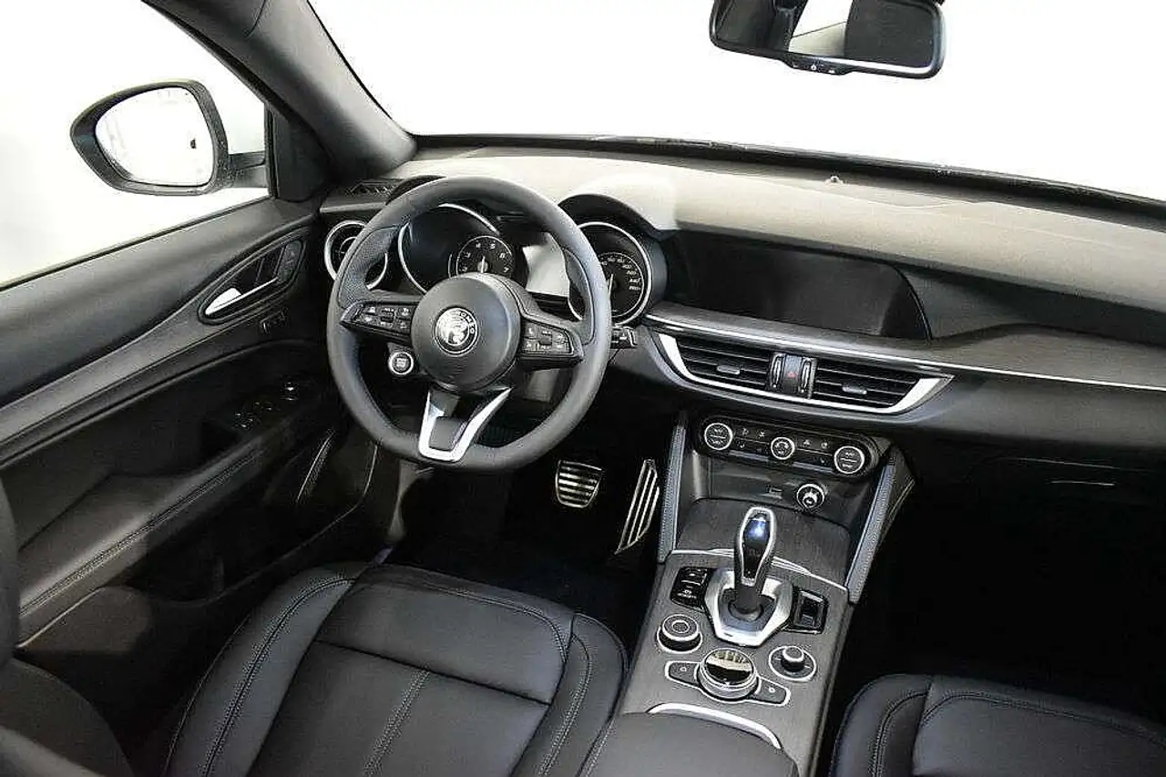 Alfa Romeo Stelvio 2022 — фото 12