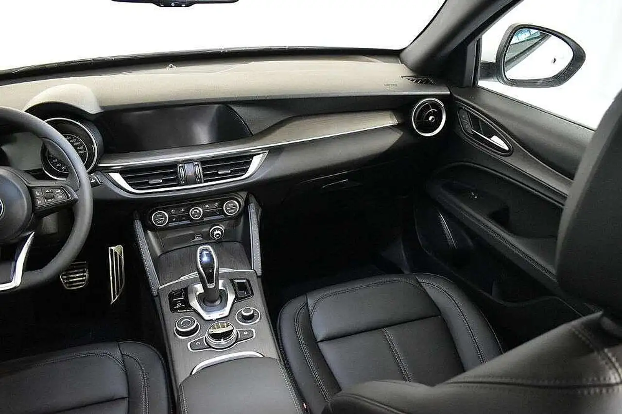 Alfa Romeo Stelvio 2022 — фото 11