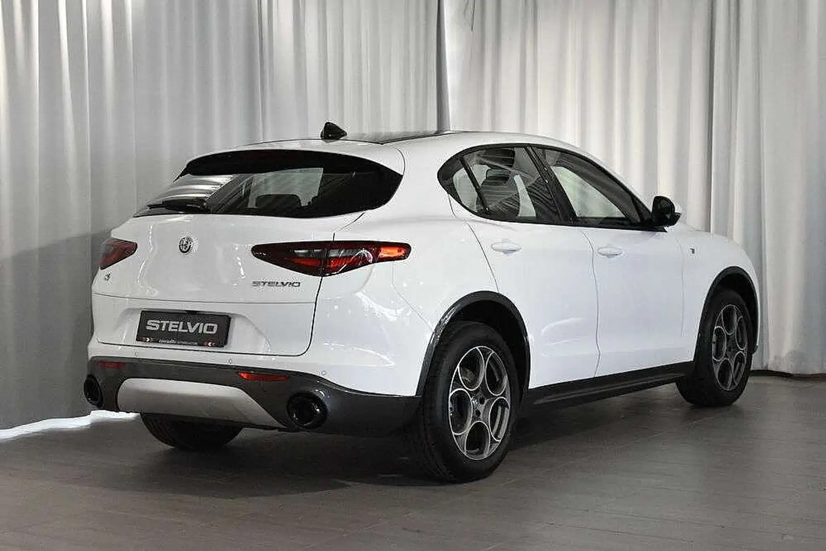 Alfa Romeo Stelvio Ti Q4 Weiß - 2