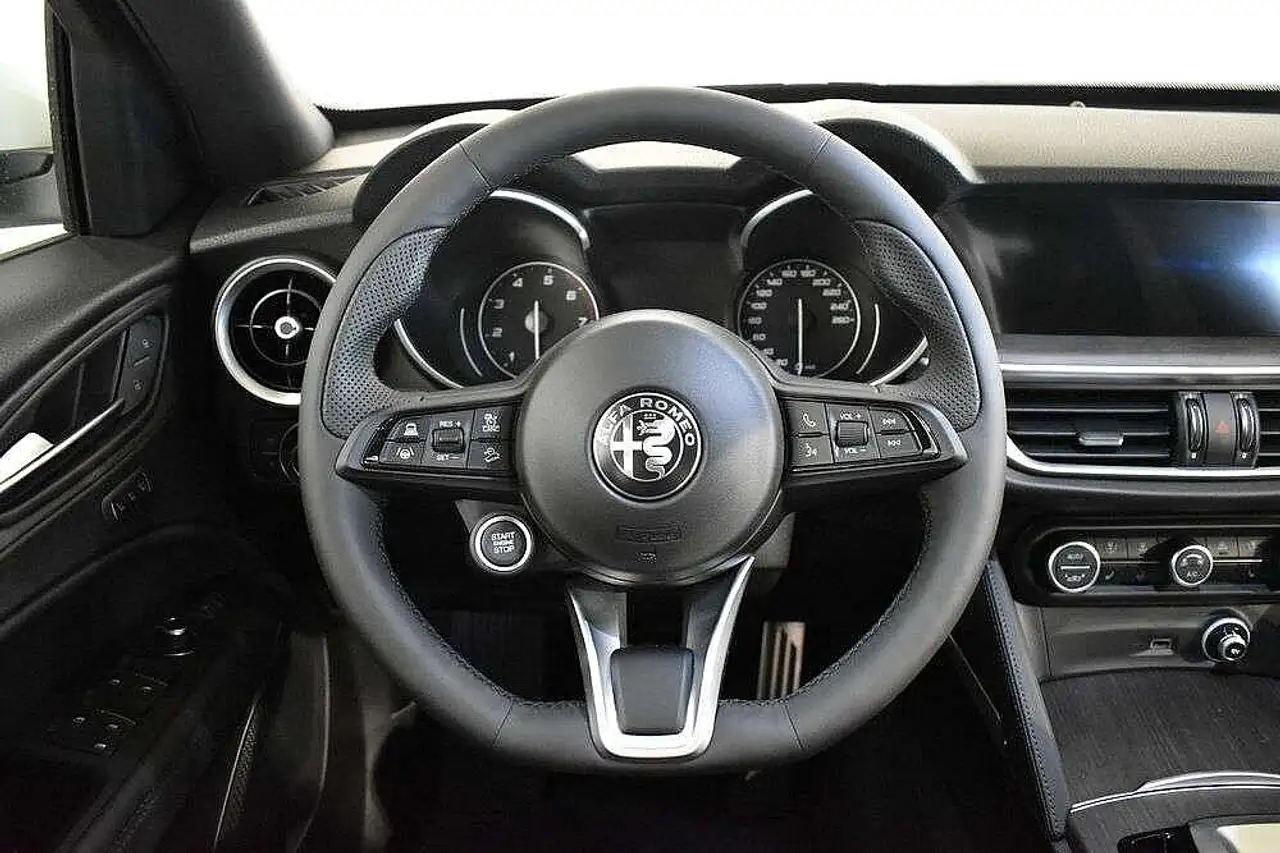 Alfa Romeo Stelvio 2022 — фото 13