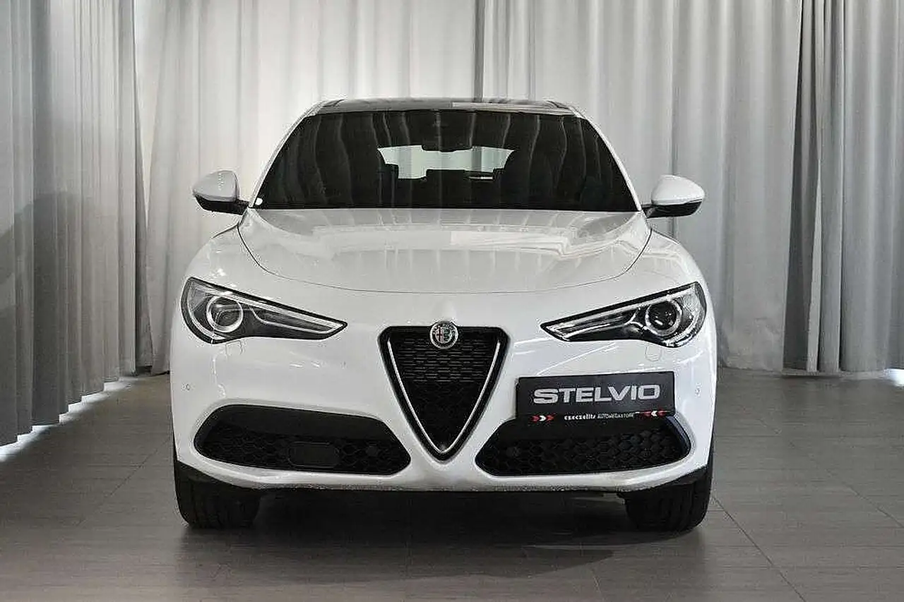 Alfa Romeo Stelvio 2022 — фото 8
