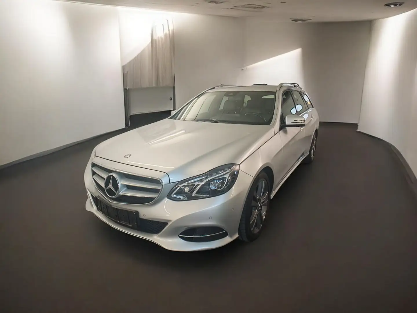 Mercedes-Benz E 250 AMG BlueTec 4Matic LED AHK STHZG PARKASIS. Grau - 1