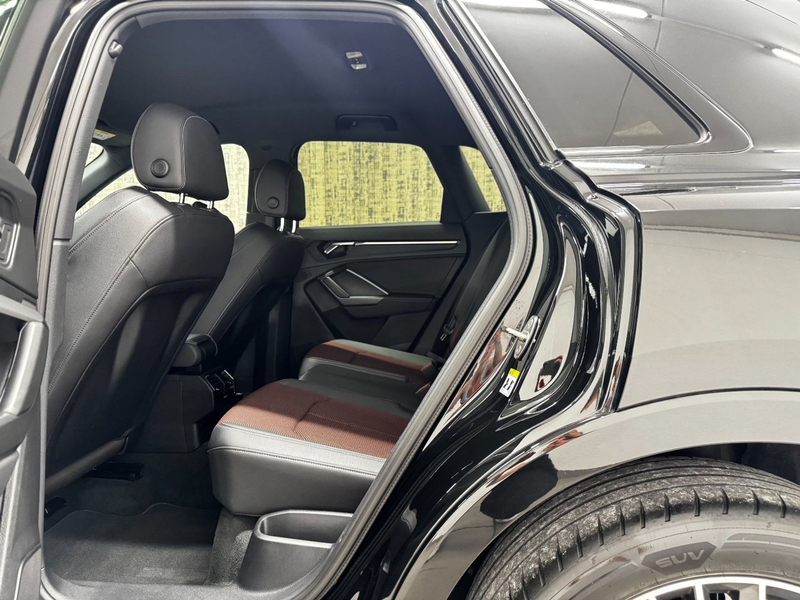 Audi Q3 35 2.0 TDI 2xS line — photo 13