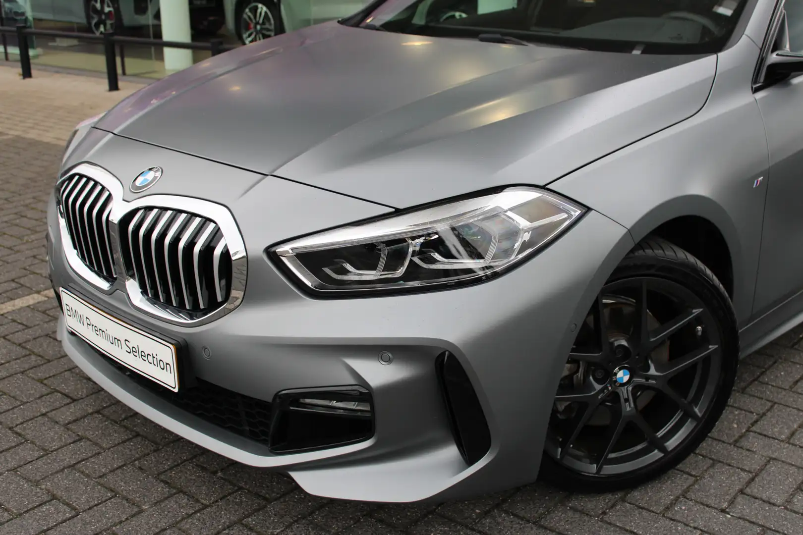 BMW 118 1 Serie 118i M Sport Automaat / Panoramadak / Spor Gris - 2