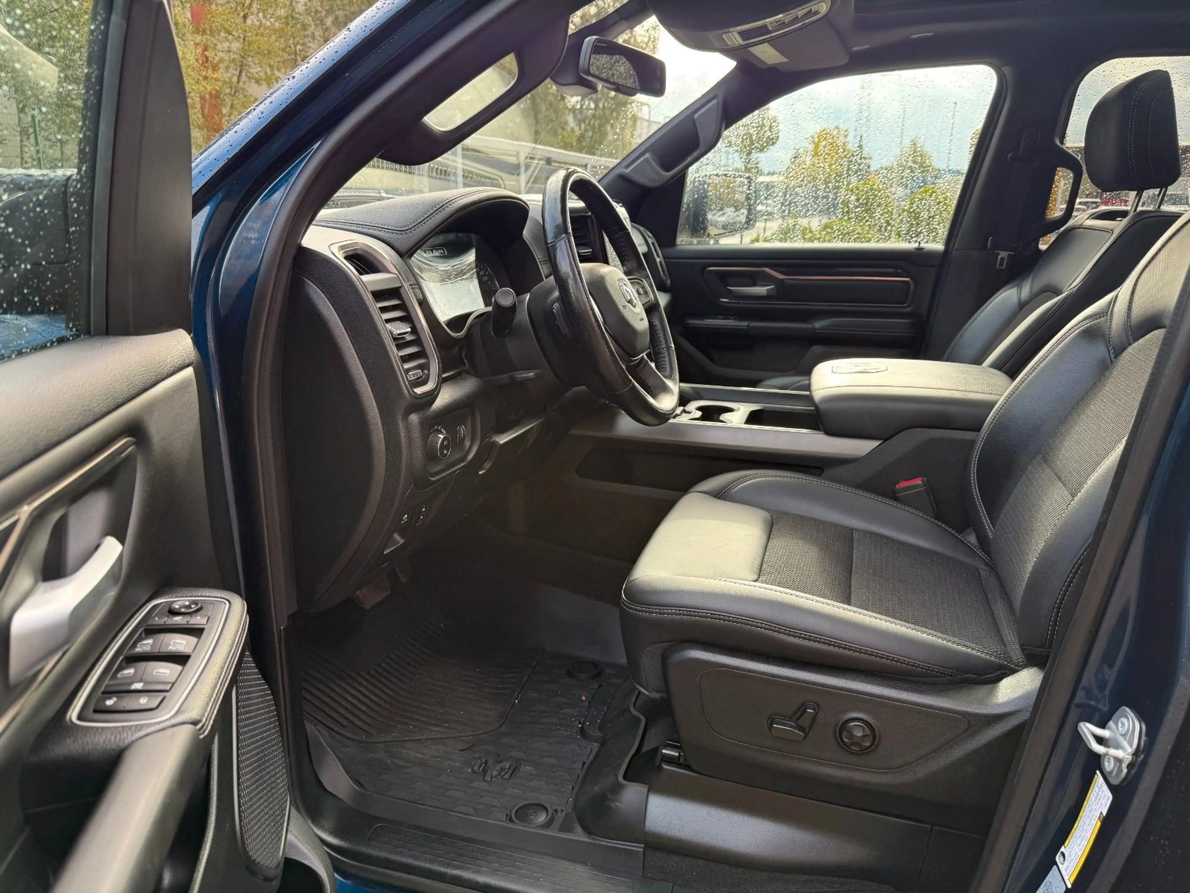 Dodge RAM 5.7HEMI Sport Pano /4x4/Navi/Kamera — photo 5
