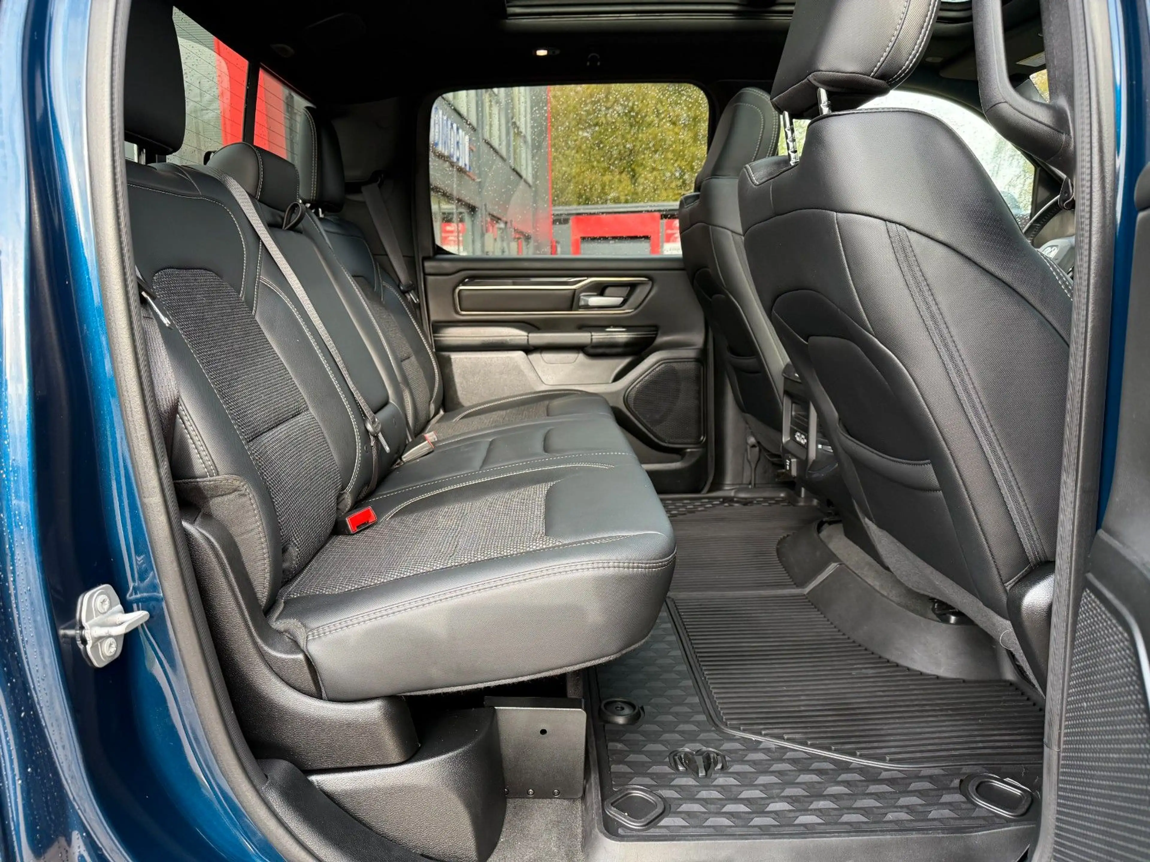 Dodge RAM 5.7HEMI Sport Pano /4x4/Navi/Kamera — photo 12