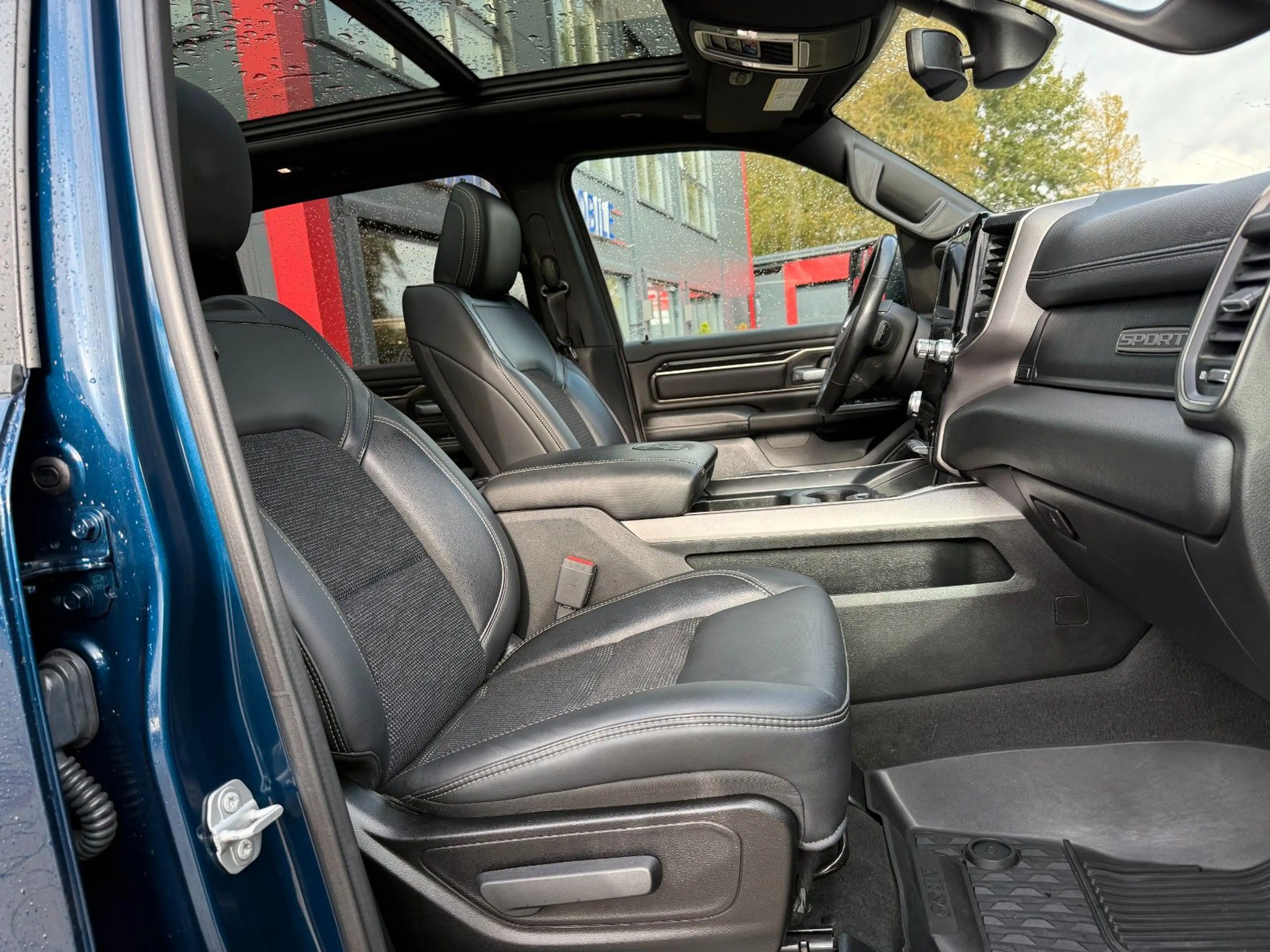 Dodge RAM 5.7HEMI Sport Pano /4x4/Navi/Kamera — photo 13