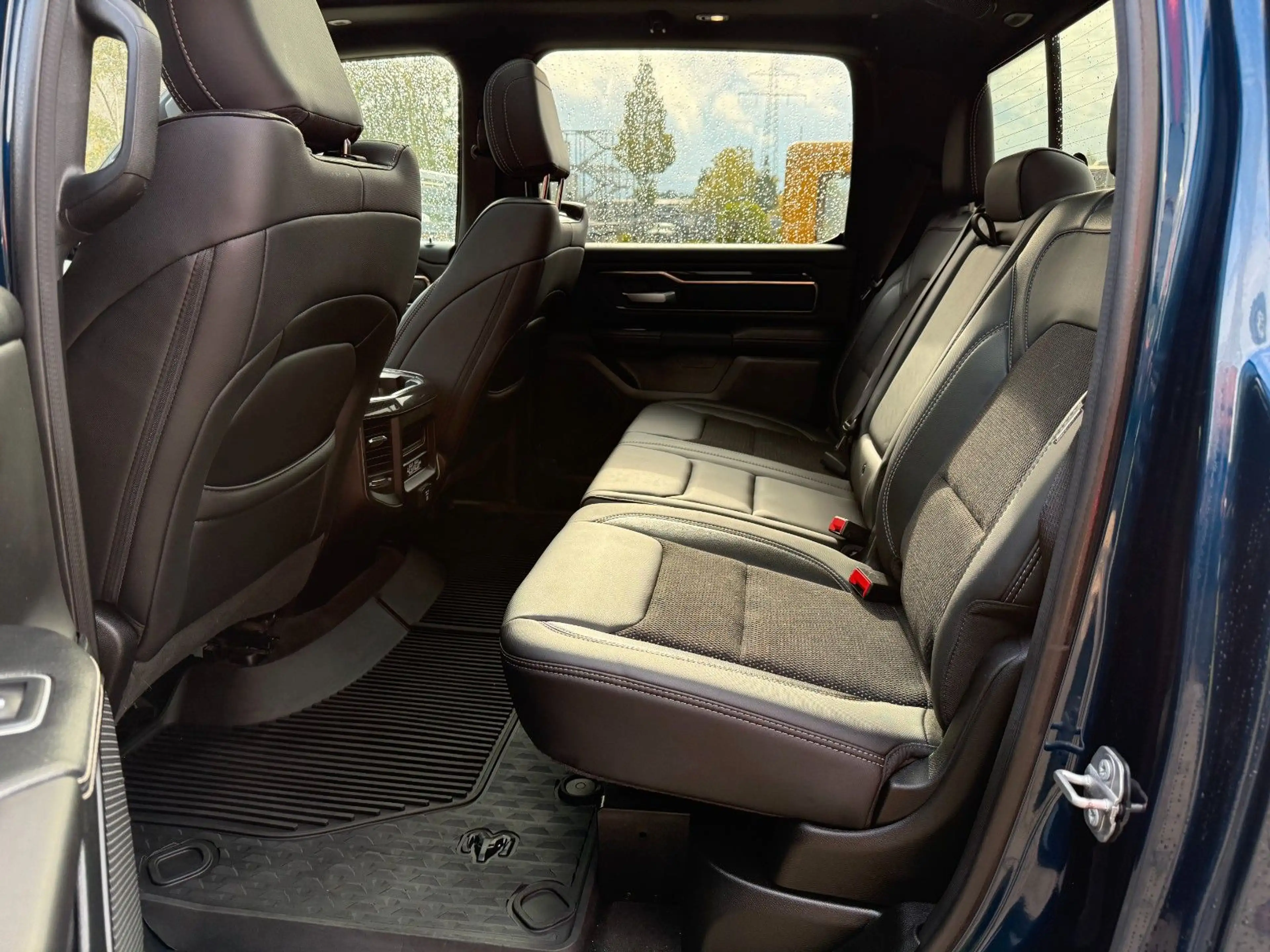 Dodge RAM 5.7HEMI Sport Pano /4x4/Navi/Kamera — photo 10