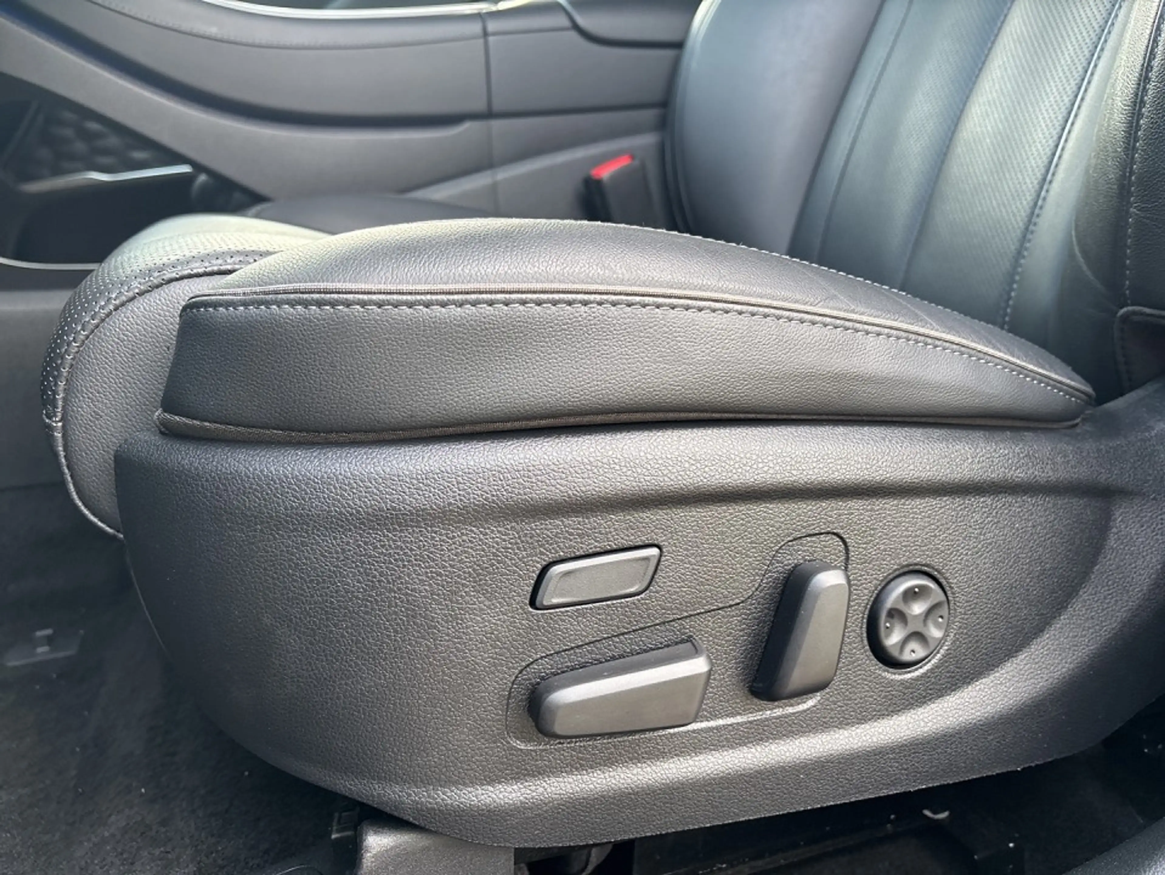 Hyundai SANTA FE Prime Plug-In Hybrid 4WD — photo 11