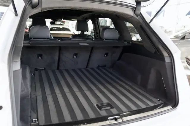 Audi SQ7 view 15