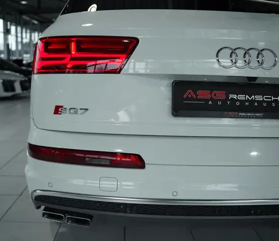 Audi SQ7 view 11