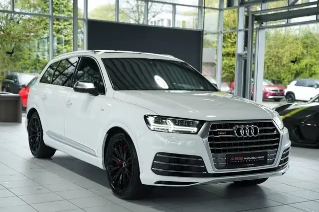 Audi SQ7 view 5