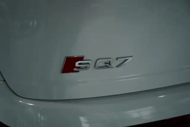 Audi SQ7 view 10